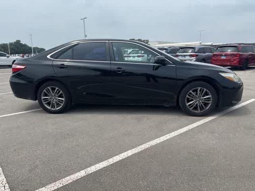 Midnight Black Metallic 2017 Toyota Camry SE
