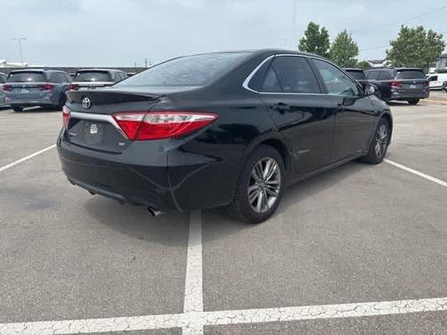 Midnight Black Metallic 2017 Toyota Camry SE