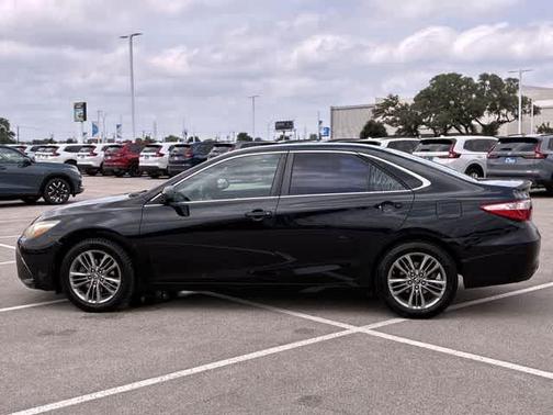 Midnight Black Metallic 2017 Toyota Camry SE