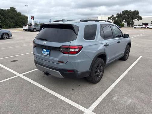 Sonic Gray Pearl 2025 Honda Pilot TrailSport