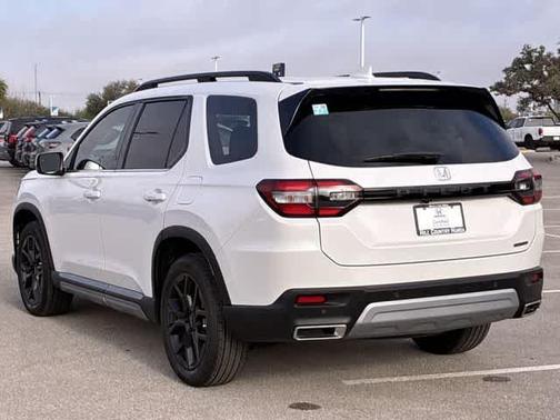 2025 Honda Pilot TOURING+