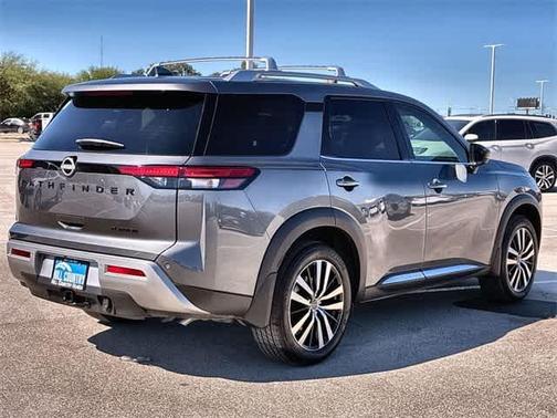 2025 Nissan Pathfinder Platinum