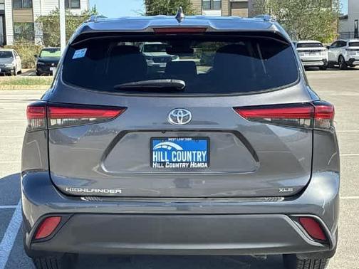 Magnetic Gray Metallic 2021 Toyota Highlander XLE