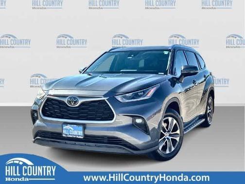 Magnetic Gray Metallic 2021 Toyota Highlander XLE