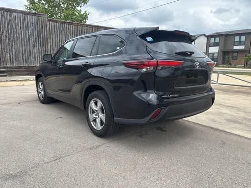 Midnight Black Metallic 2024 Toyota Highlander LE