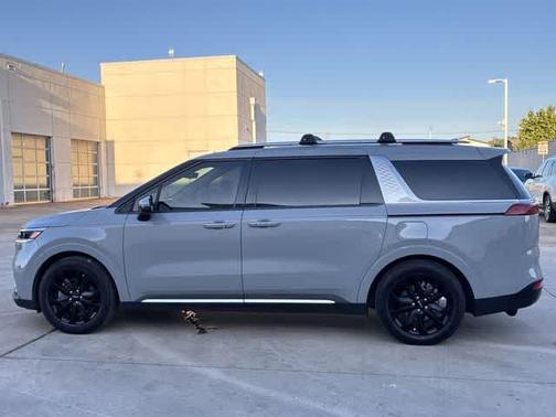 Ceramic Silver 2024 Kia Carnival SX