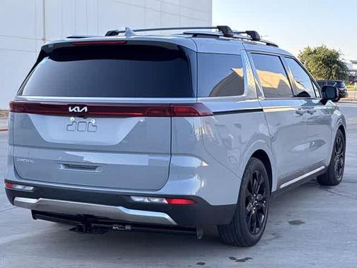 Ceramic Silver 2024 Kia Carnival SX