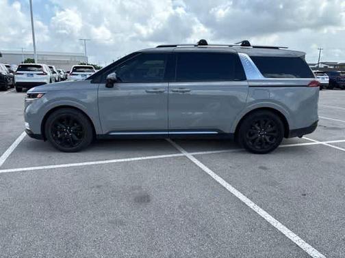 Ceramic Silver 2024 Kia Carnival SX