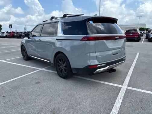 Ceramic Silver 2024 Kia Carnival SX