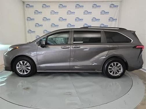 2021 Toyota Sienna LE