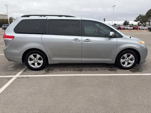 2014 Toyota Sienna LE