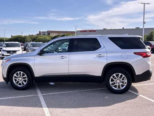 Silver Ice Metallic 2018 Chevrolet Traverse LS