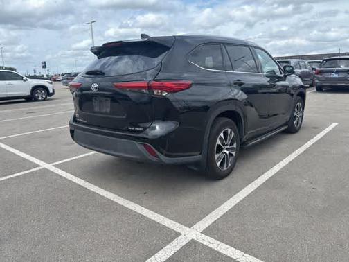 Midnight Black Metallic 2020 Toyota Highlander XLE