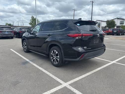 Midnight Black Metallic 2020 Toyota Highlander XLE