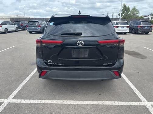 Midnight Black Metallic 2020 Toyota Highlander XLE
