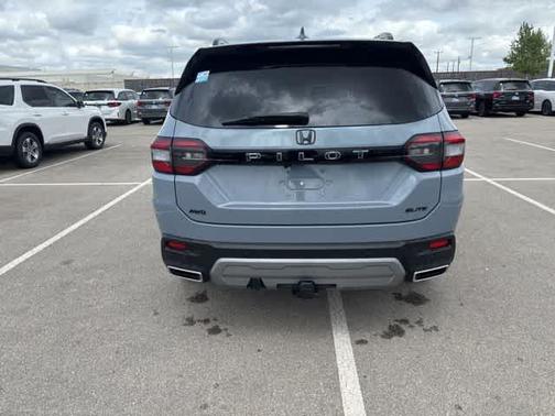 Sonic Gray Pearl 2025 Honda Pilot Elite