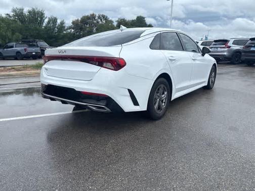 Glacial White Pearl 2022 Kia K5 LXS