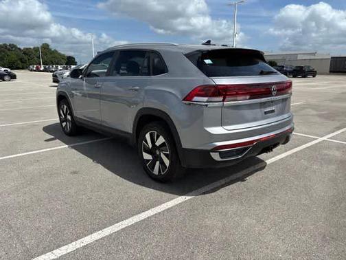 Silver Mist Metallic 2026 Volkswagen Atlas Cross Sport 2.0T SE W/TECHNOLOGY