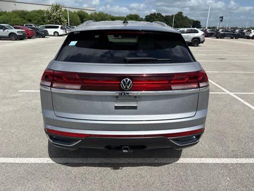 Silver Mist Metallic 2026 Volkswagen Atlas Cross Sport 2.0T SE W/TECHNOLOGY
