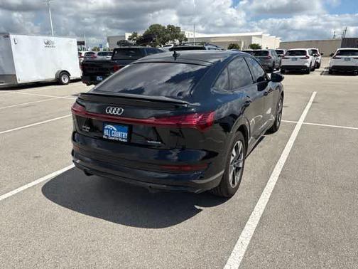 Mythos Black Metallic 2022 Audi e-tron Sportback S line Premium
