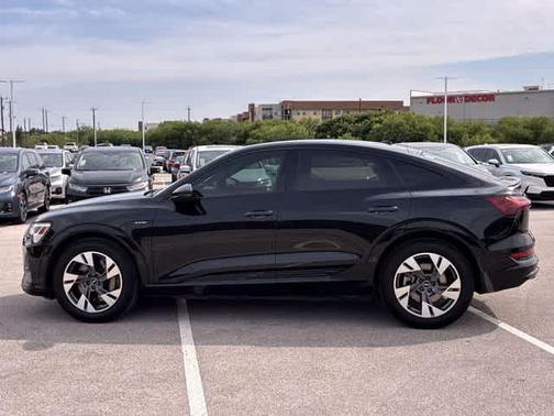 Mythos Black Metallic 2022 Audi e-tron S line Premium