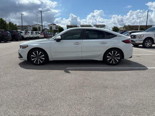 Platinum White Pearl 2022 Honda Civic EX-L