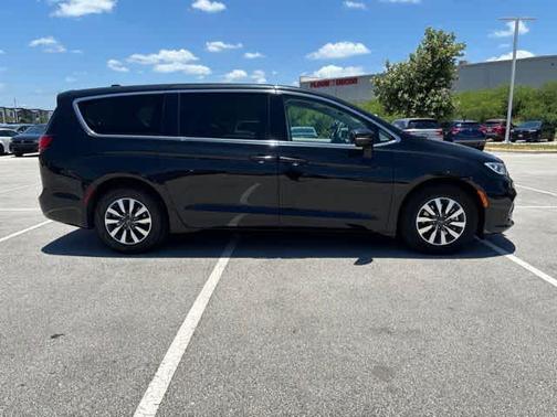 Brilliant Black Crystal Pearlcoat 2023 Chrysler Pacifica Hybrid Touring L