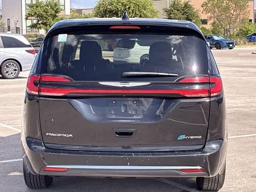 Brilliant Black Crystal Pearlcoat 2023 Chrysler Pacifica Hybrid Touring L