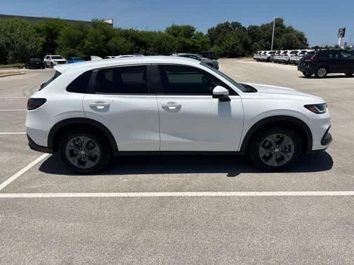 White 2027 Honda HR-V LX