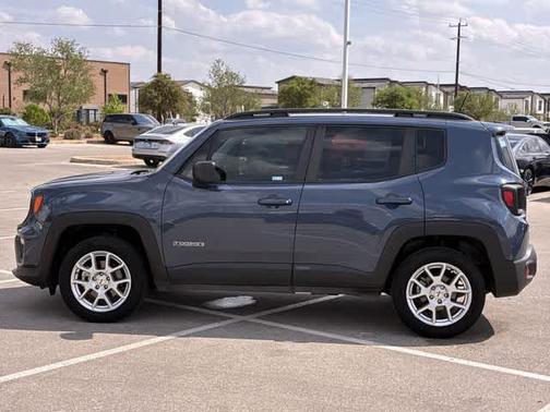Slate Blue Pearlcoat 2022 Jeep Renegade Latitude