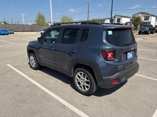 Slate Blue Pearlcoat 2022 Jeep Renegade Latitude