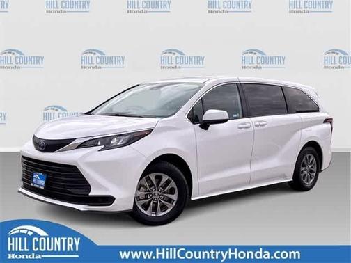 2025 Toyota Sienna LE