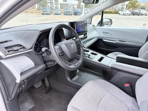 2025 Toyota Sienna LE