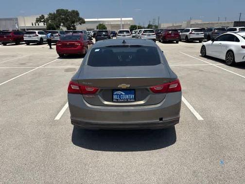 Pepperdust Metallic 2018 Chevrolet Malibu LT