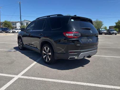 Crystal Black Pearl 2025 Honda Pilot Elite