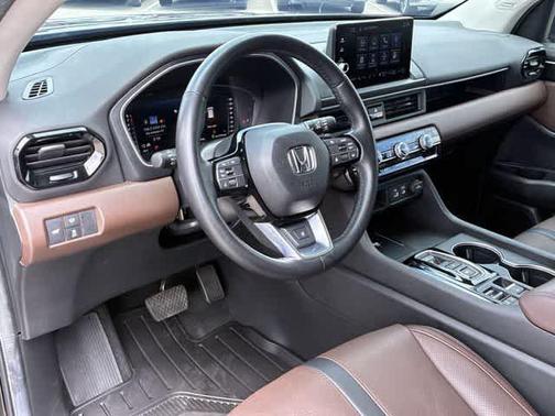 Crystal Black Pearl 2025 Honda Pilot Elite