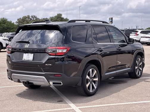 Crystal Black Pearl 2025 Honda Pilot Elite