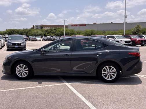 UNDERGROUND 2025 Toyota Camry LE