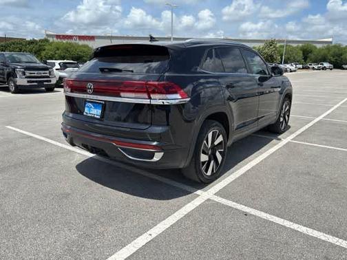 Deep Black Pearl Effect 2024 Volkswagen Atlas Cross Sport 2.0T SE w/Technology