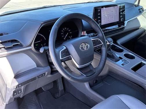 2022 Toyota Sienna XLE