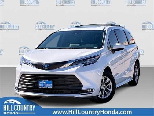 2022 Toyota Sienna XLE