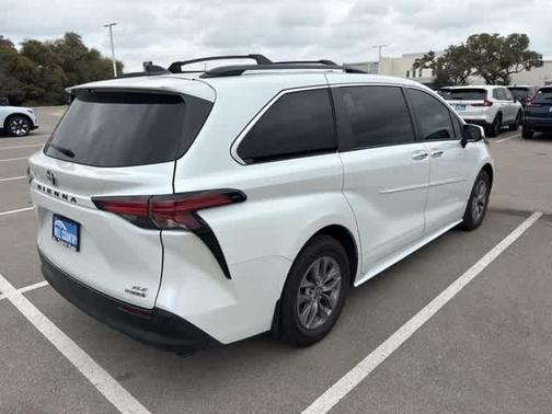 2022 Toyota Sienna XLE