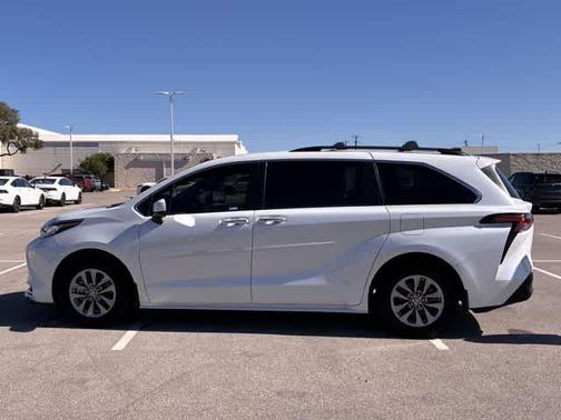 2022 Toyota Sienna XLE