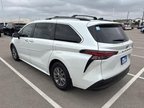 2022 Toyota Sienna XLE