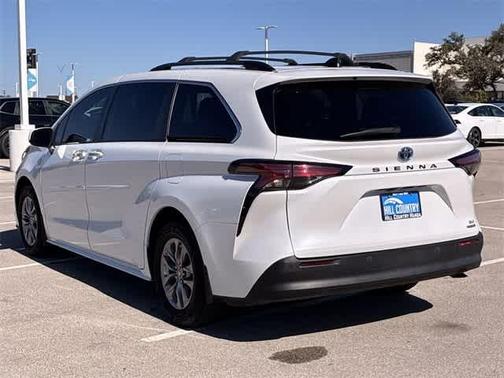 2022 Toyota Sienna XLE