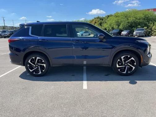 2023 Mitsubishi Outlander SE