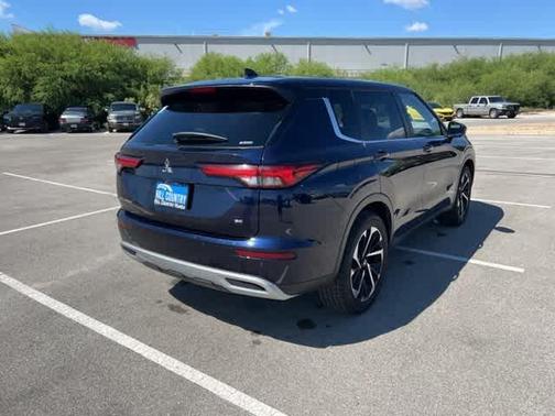 2023 Mitsubishi Outlander SE