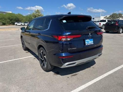 2023 Mitsubishi Outlander SE