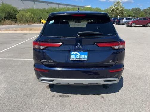 2023 Mitsubishi Outlander SE
