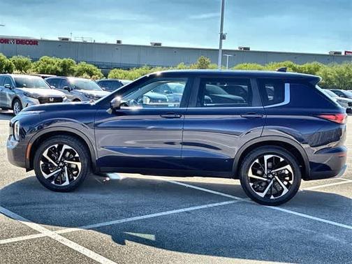 2023 Mitsubishi Outlander SE